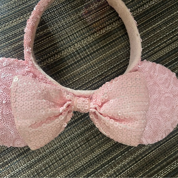 Disneyland Authentic Baby Pink Minnie Mouse Ears, like new, worn 2x, unisex
